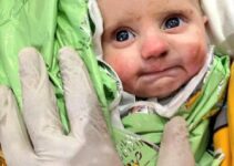 Luego de 128 horas, lograron rescatar a un bebe de 2 meses de los escombros.
