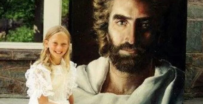 Akiane Kramarik, la pequeña que vio el real rostro de Jesús en una visión y lo pintó en un lienzo.