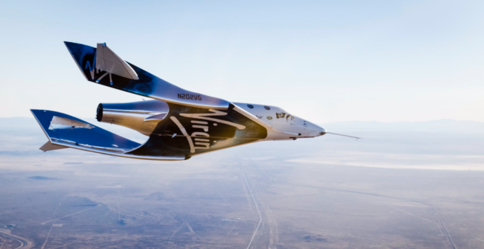 Virgin Galactic lanzará el primer vuelo espacial comercial.