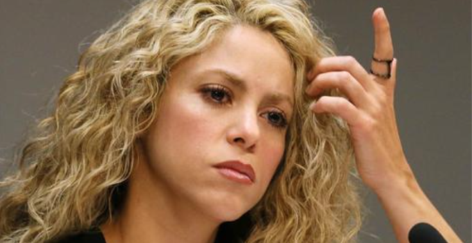 Cocinero de Shakira habría sido despedido por «negarse a calentar un pollo de madrugada»